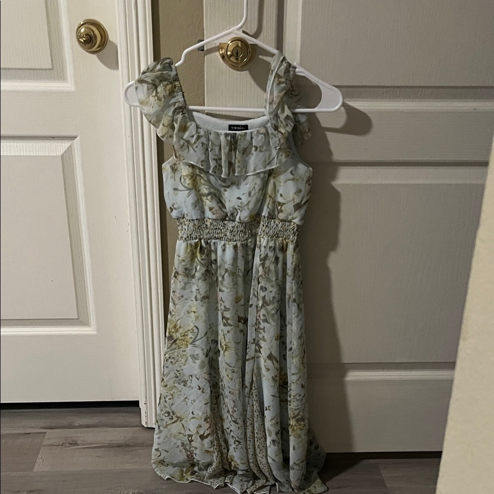 Zunie floral light feminine sleeveless swirl💐